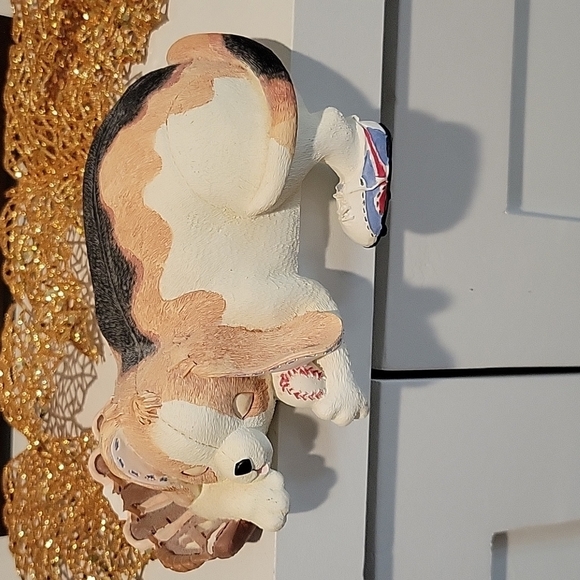 VINTAGE BASEBALL GLOVE BEAGLE Hugger Shelf Sitter‎ Music Box - Picture 7 of 10